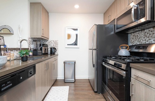Hollywood Apartment | Hollywood Apartment Near Walk of Fame