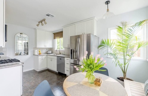 North Hollywood House | Hollywood Garden/Mid-Century Home close to Universal Studios