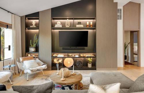 Hollywood Hills House | Hollywood Hills Villa by Universal - Pool - Dogs OK