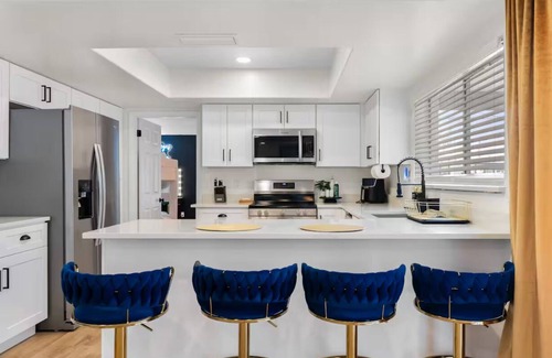 Tempe House | Hollywood in Tempe! 8 Beds+ASU+Pool+HT+16 Guests