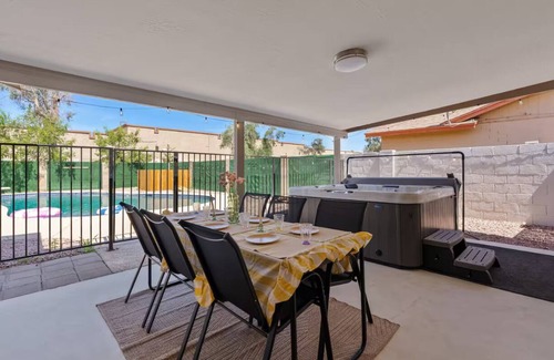 Tempe House | Hollywood in Tempe! 8 Beds+ASU+Pool+HT+16 Guests