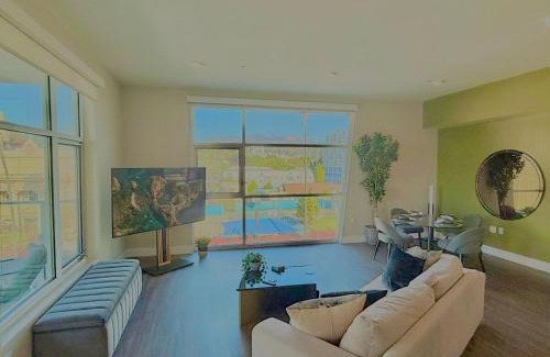 Hollywood Apartment | Hollywood Sign View 2 Bed 2 Bath Premium Corner