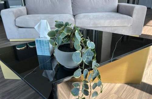 Hollywood Apartment | Hollywood Sign View 2 Bed 2 Bath Premium Corner