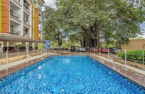Sinquerim Apartment | Hollywood Studio Free OTT 1KM to Beach Pool