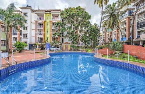 Sinquerim Apartment | Hollywood Studio Free OTT 1KM to Beach Pool