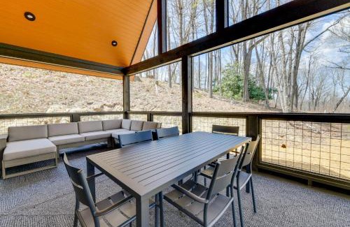 Glenville House | Home 6 Mi to Ski Sapphire Valley Bring Your Pups!