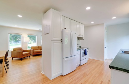 Golden Valley House | Home 8 Mi to Dtwn Minneapolis! Pet-Friendly Yard