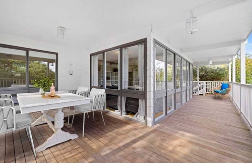 Blairgowrie House | Home away from home -Charming retro beach retreat