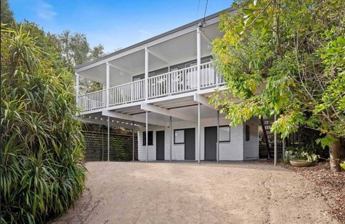 Blairgowrie House | Home away from home -Charming retro beach retreat