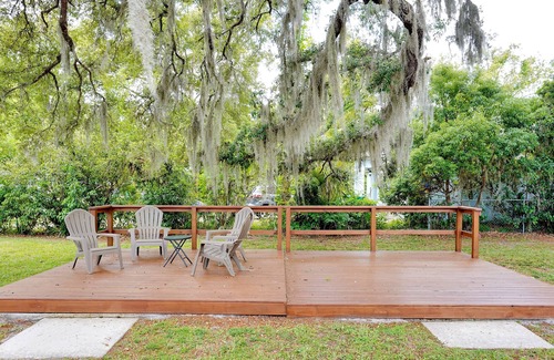 Lake Mary House | Home Away From Home, Cozy Bungalow with Speakeasy