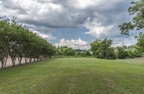 Starkville House | Home away from home -- centrally located, newly renovated!