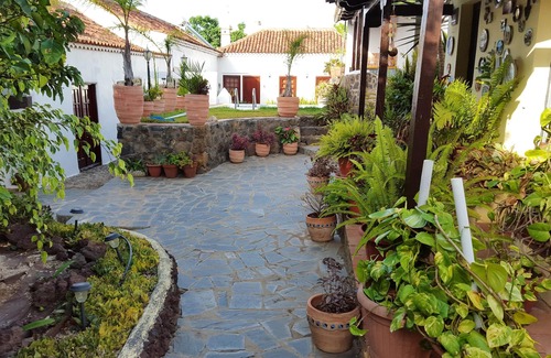 Valle de Guerra Apartment | Homerez - Appartement for 2 ppl. with shared pool at San Cristóbal de La Laguna