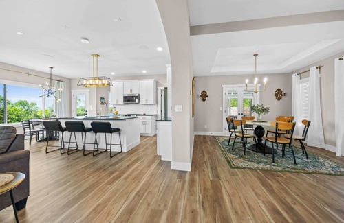 Rutland House | Home for 21 Near Ark - Ensuite Bathrooms - w/Pool!