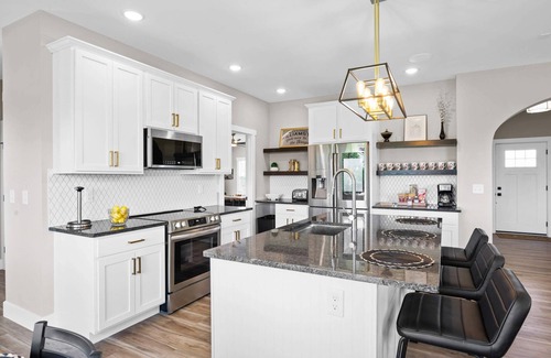 Rutland House | Home for 21 Near Ark - Ensuite Bathrooms - w/Pool!