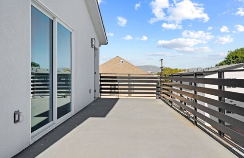 Vernon House | Home in Arts District w/Parking