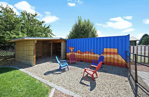 Kanab House | Home in Kanab with Game Room. Sleeps 10, Pets OK!