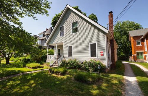 Oberlin House | Home STEPS from Oberlin