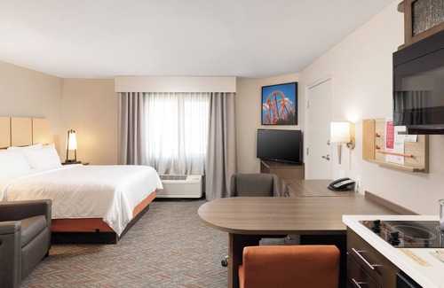 Anaheim Resort Hotel | Home‑style Queen Studio w/Fitness, Pool & Disneyland Access! Shuttle Service