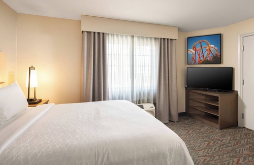 Anaheim Resort Hotel | Home‑style Queen Studio w/Fitness, Pool & Disneyland Access! Shuttle Service