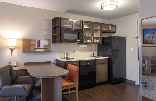 Anaheim Resort Hotel | Home‑style Queen Studio w/Fitness, Pool & Disneyland Access! Shuttle Service