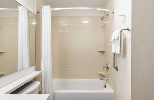 Anaheim Resort Hotel | Home‑style Queen Studio w/Fitness, Pool & Disneyland Access! Shuttle Service