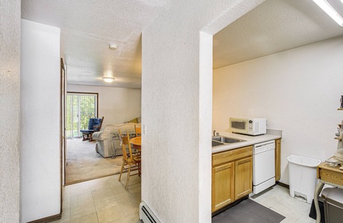 Abbott Loop House | Home w/Patio + Yard, 5 Mi to Downtown Anchorage!