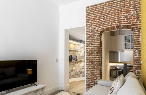 Almenara Apartment | Homeabout Plaza de Castilla Apartment I