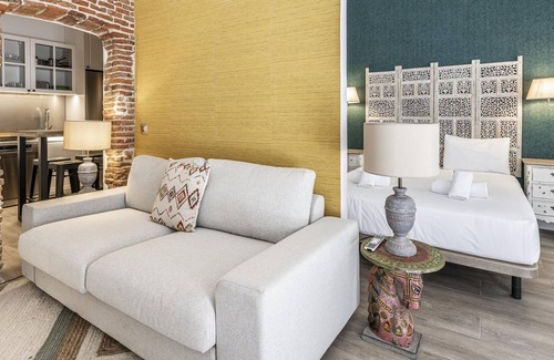 Almenara Apartment | Homeabout Plaza de Castilla Apartment I
