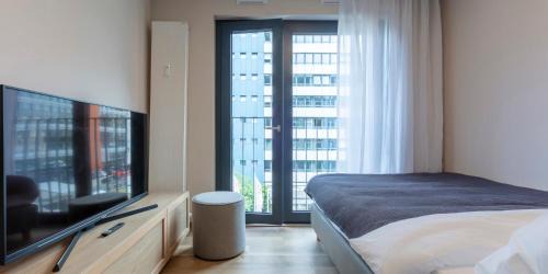 Schwanheim Apartment | Homely! Skyview Apartment Frankfurt Airport, Fair, Rooftop, Gym!