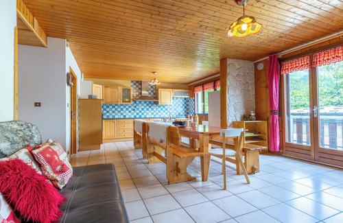 Saint-Sorlin-d'Arves Apartment | Homerez - Apartment in Saint-Sorlin-d'Arves