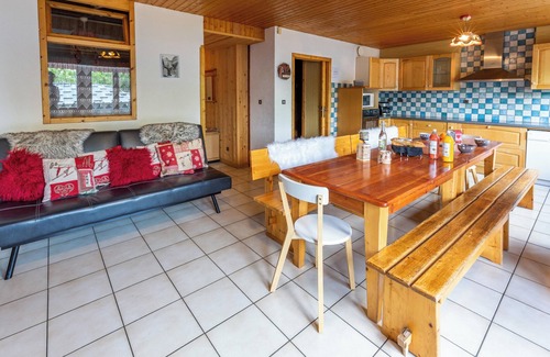 Saint-Sorlin-d'Arves Apartment | Homerez - Apartment in Saint-Sorlin-d'Arves