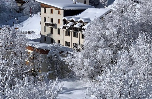 Saint-Sorlin-d'Arves Apartment | Homerez - Apartment in Saint-Sorlin-d'Arves