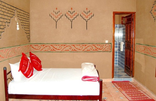 Amezrou House | Homerez - Big house for 10 ppl. with shared pool and terrace at Zagora
