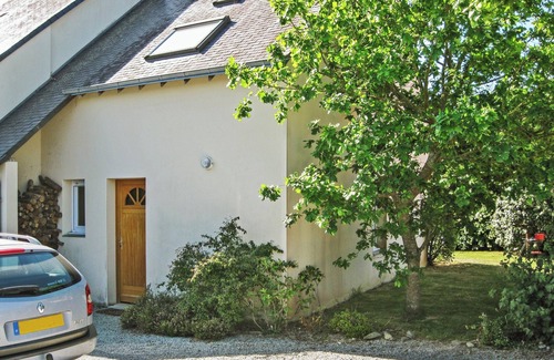 Ambon House | Homerez - Charming House in Ambon + Enclosed Garden