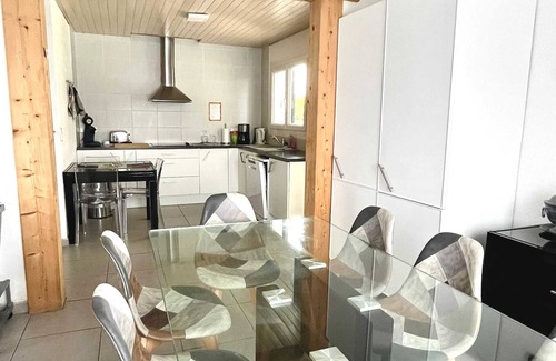 Sainte-Eulalie-en-Born Villa | Homerez - Villa in Sainte-Eulalie-en-Born