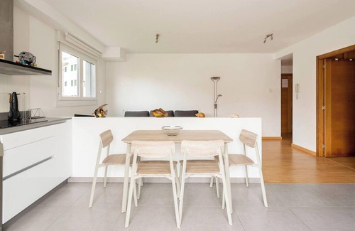Sabaris Apartment | Homerez - Modern apartment in Baiona with terrace