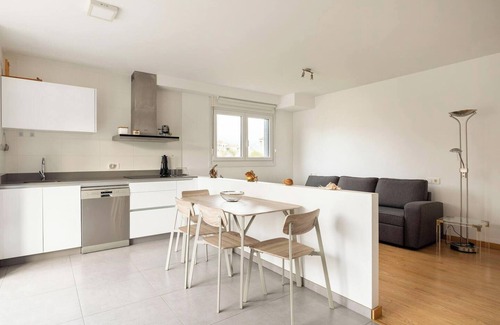 Sabaris Apartment | Homerez - Modern apartment in Baiona with terrace