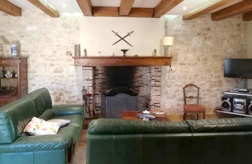 Saint-Pierre-de-Cole House | Homerez - Nice house for 6 ppl. with swimming-pool at Saint-Pierre-de-Côle