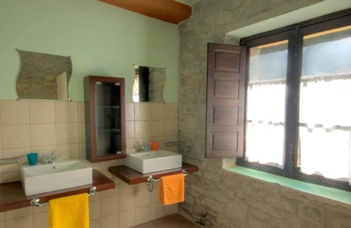 Mieres House | Homerez - Spacious house for 8 ppl. with balcony at Mieres del Camino