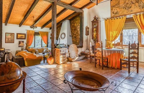 Valverde de Leganes Villa | Homerez - Villa mountain view - Valverde