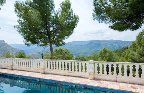 Chulilla Villa | Homerez - Villa for 12 ppl. with swimming-pool, garden and terrace at Chulilla