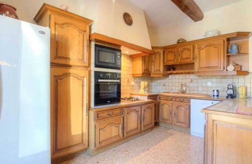 Althen-des-Paluds Villa | Homerez - Villa in Althen-des-Paluds