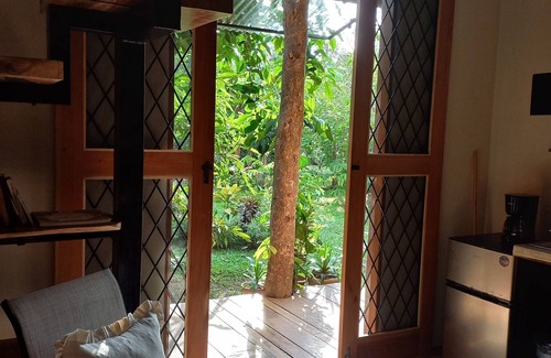 Uvita Cottage | Homestay in dashing 1br garden-cottage in Uvita, 10 min walk to the beach