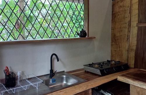 Uvita Cottage | Homestay in dashing 1br garden-cottage in Uvita, 10 min walk to the beach