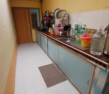 Kawasan Perindustrian Chendering House | Homestay Wanjanah