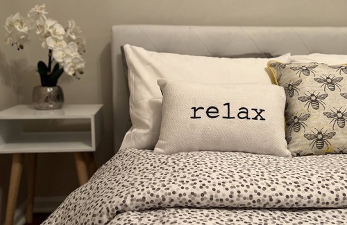 Winder House | Honey Bee in Winder GA - 5 minutes to Fort Yargo Park and Downtown!