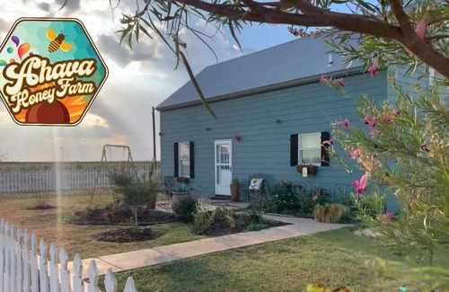 Levelland House | Honey Farm Private Cottage