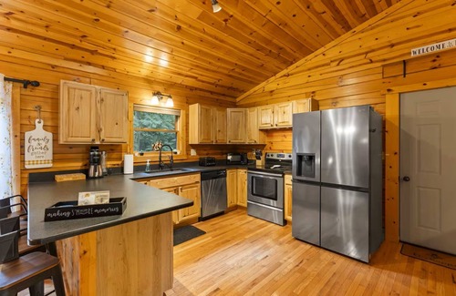 Logan Cabin | Honeybee Hideaway | Hot-Tub, Game Rm, Pond