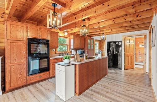 Mattawana Cabin | Honeygrove Hideaway. Your next Elite Vacation!