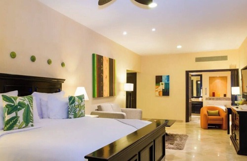 South Shore Hotel Area Hotel | Honeymoon Suite with Jacuzzi & Ocean Views – Garza Blanca Puerto Vallarta